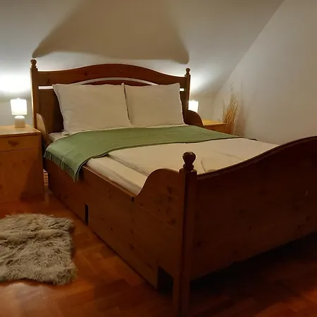 Boglarka Vendeghaz Tiszaloek Apartment